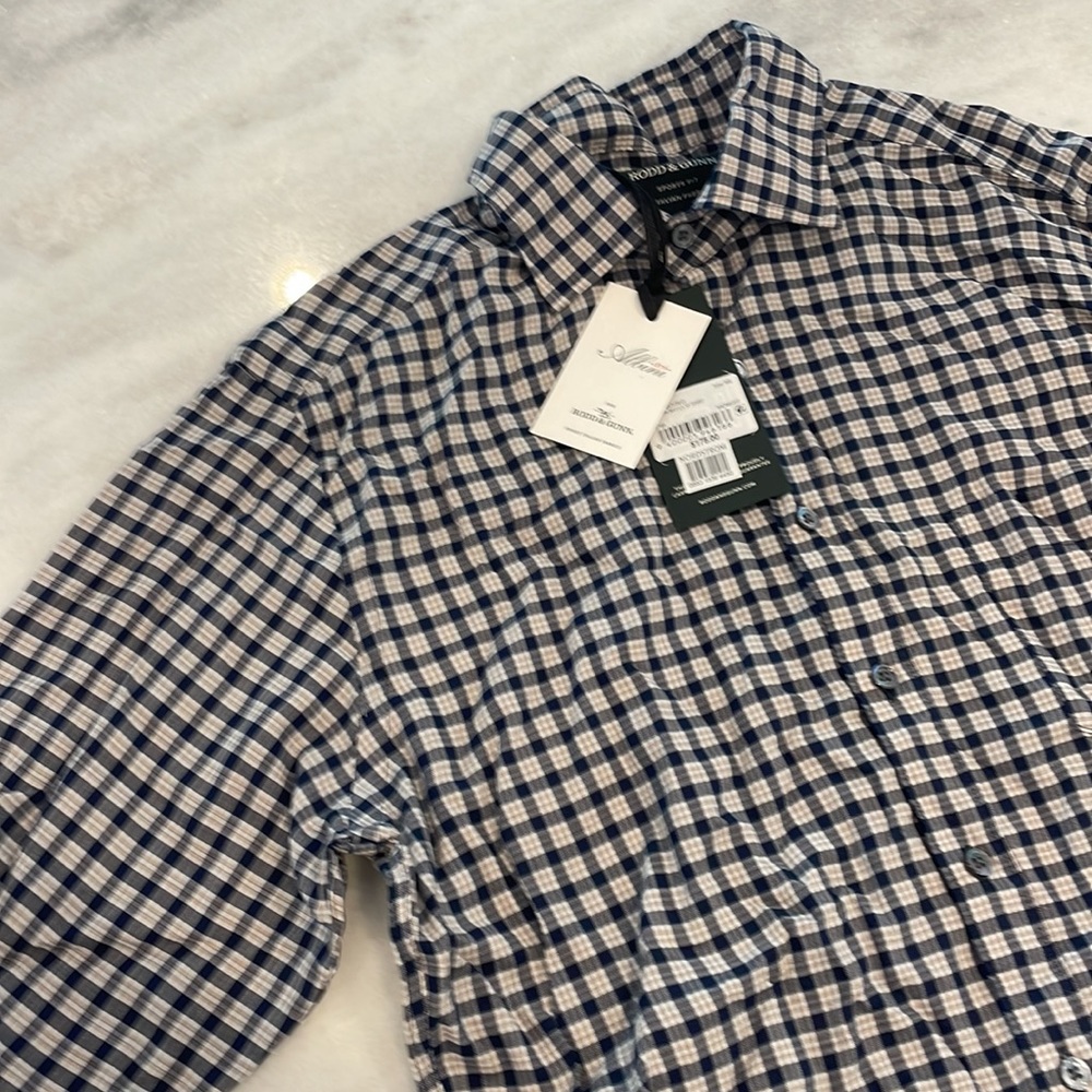 RODD & GUNN Long Sleeve Button-Up Shirt w/ pocket
